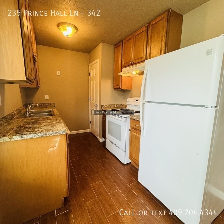 Pine Shadows Duplex Apartments - Photo 5 of 44