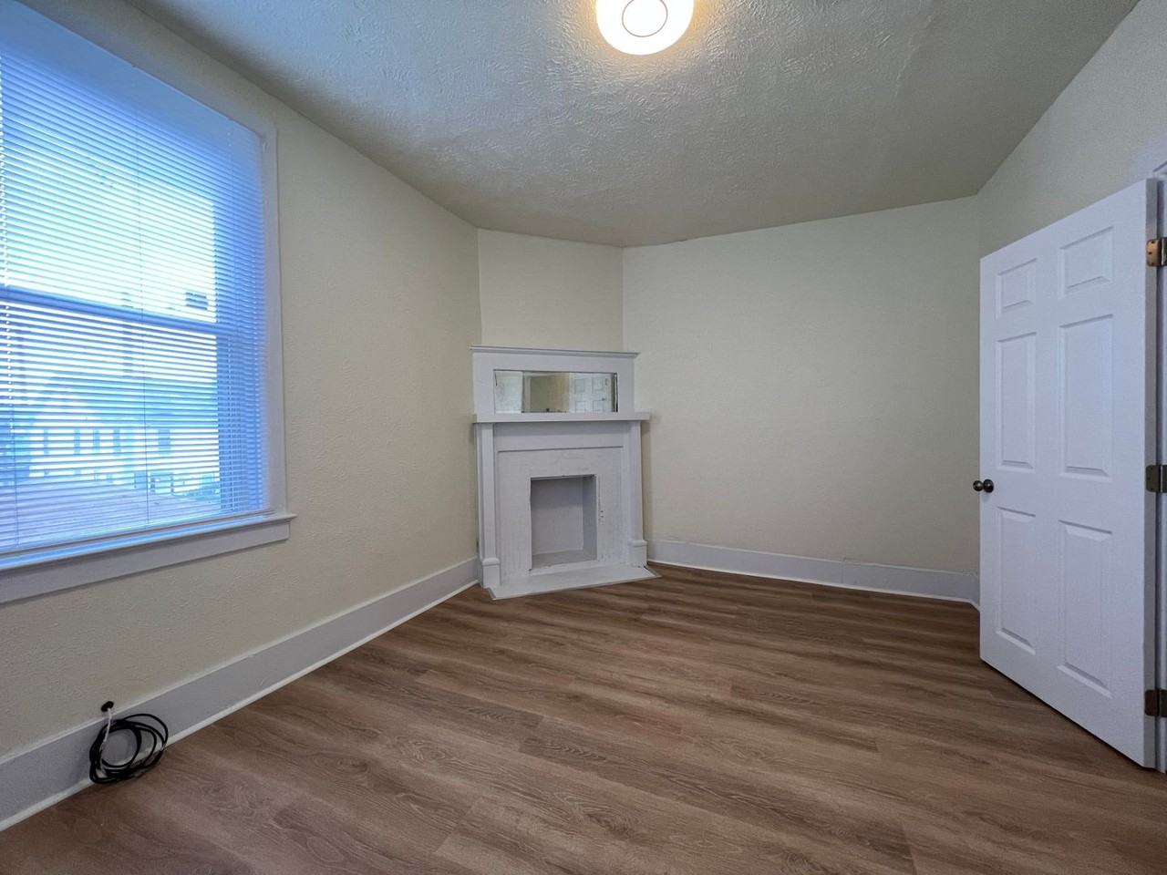 336 1/2 E 12th Ave - Photo 3 of 19