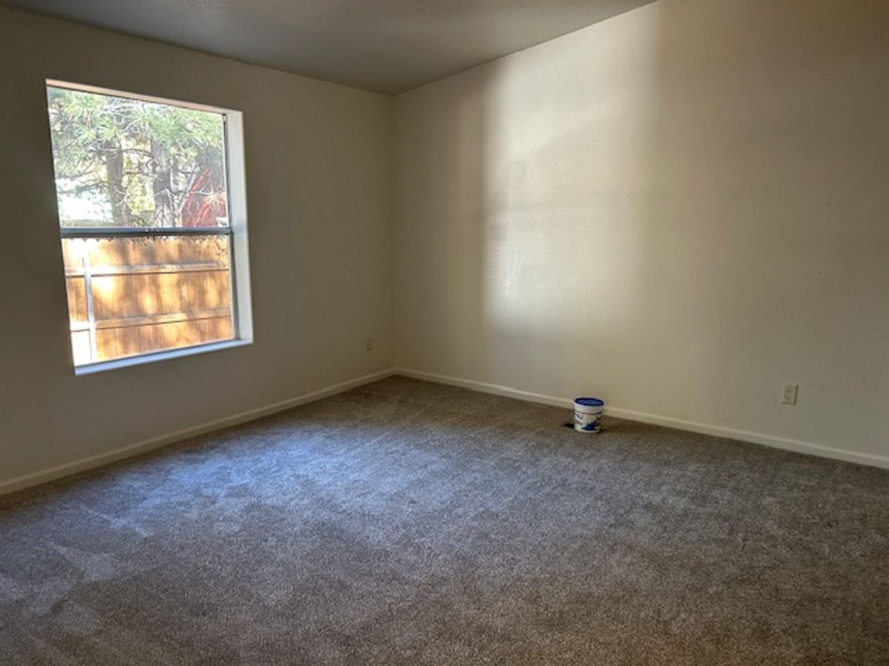 443 Holmes Ln - Photo 4 of 11