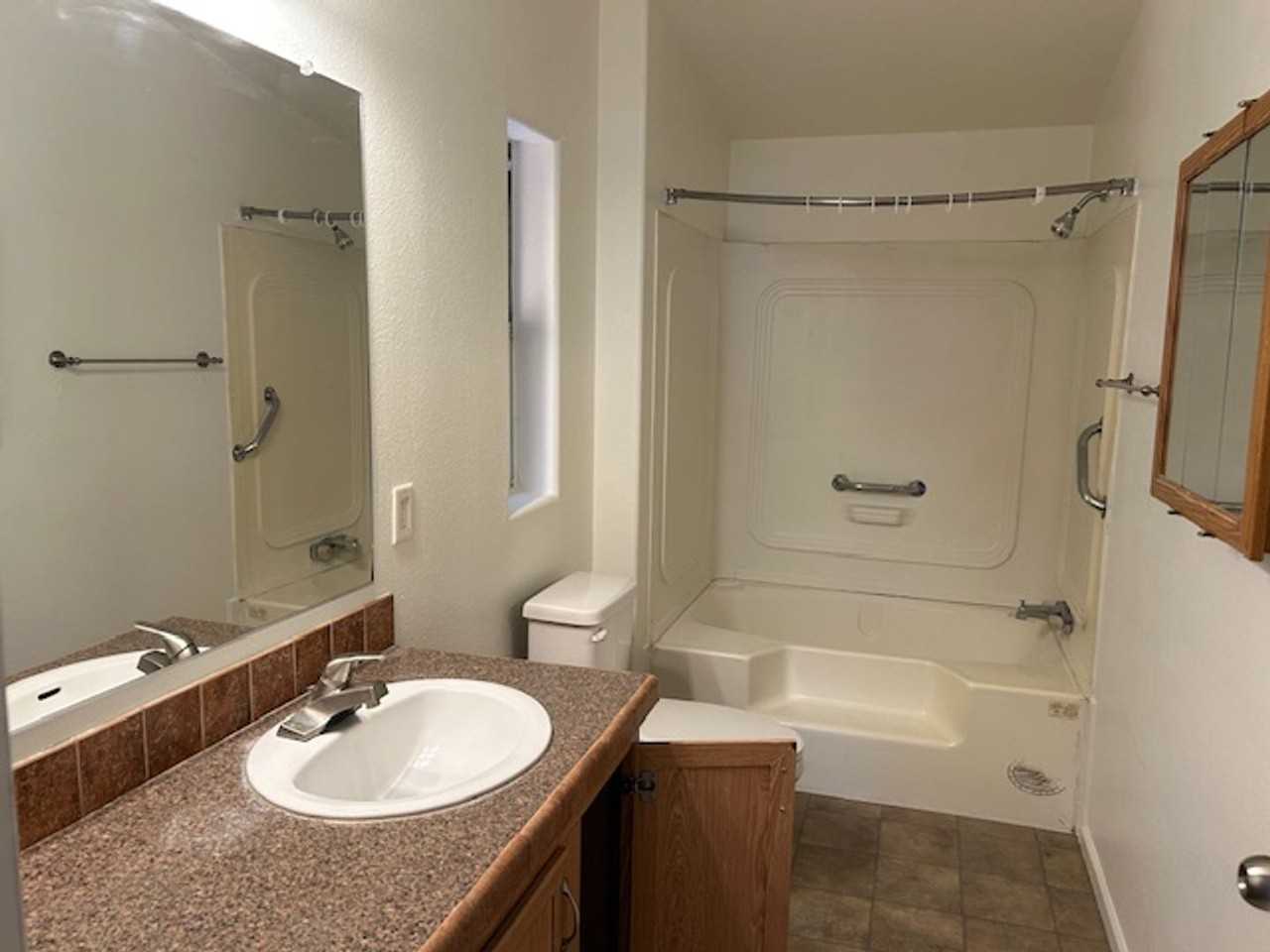 443 Holmes Ln - Photo 5 of 11