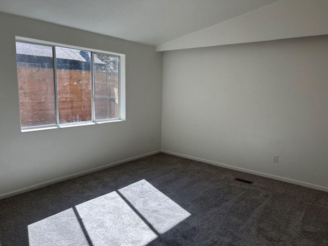 443 Holmes Ln - Photo 6 of 11