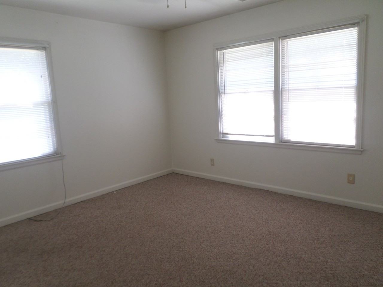 1422 Harry Rd - Photo 7 of 14