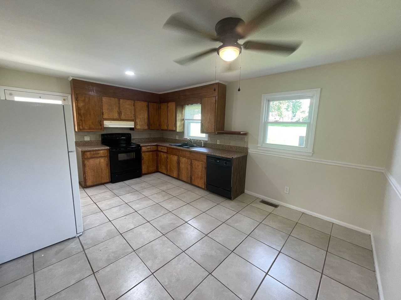 5631 Rolling Hills Dr - Photo 7 of 17