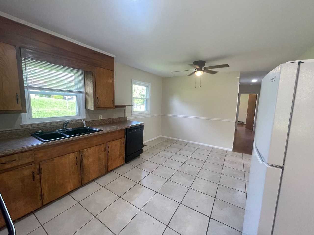 5631 Rolling Hills Dr - Photo 7 of 16