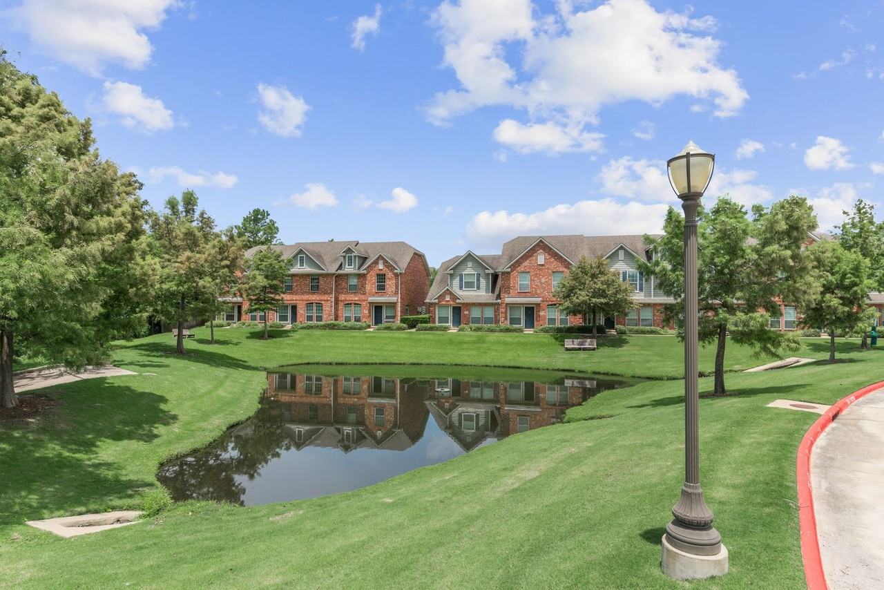 1001 Krenek Tap Road #502 - Photo 2 of 21