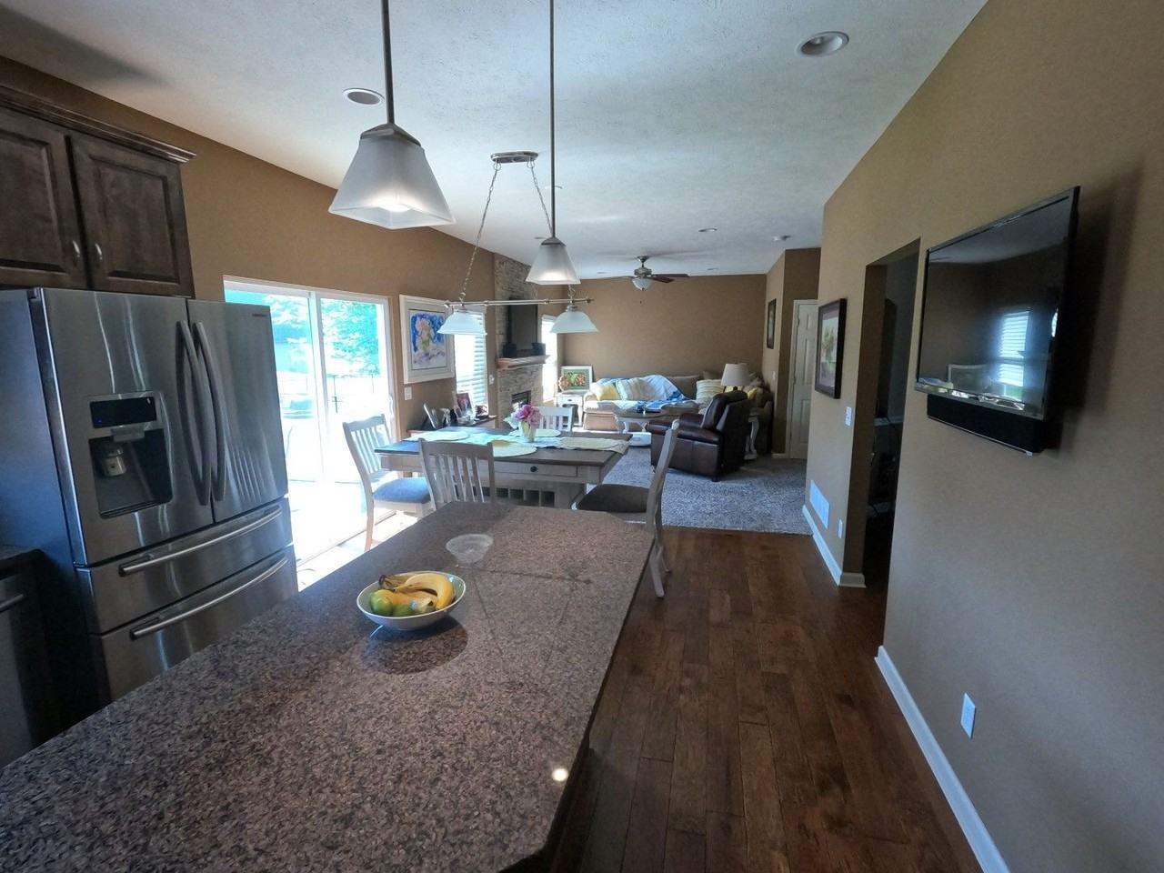 8507 S 106th St - Photo 5 of 17