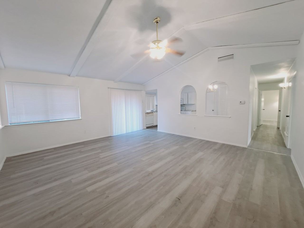 3517 Hillridge Dr - Photo 3 of 20