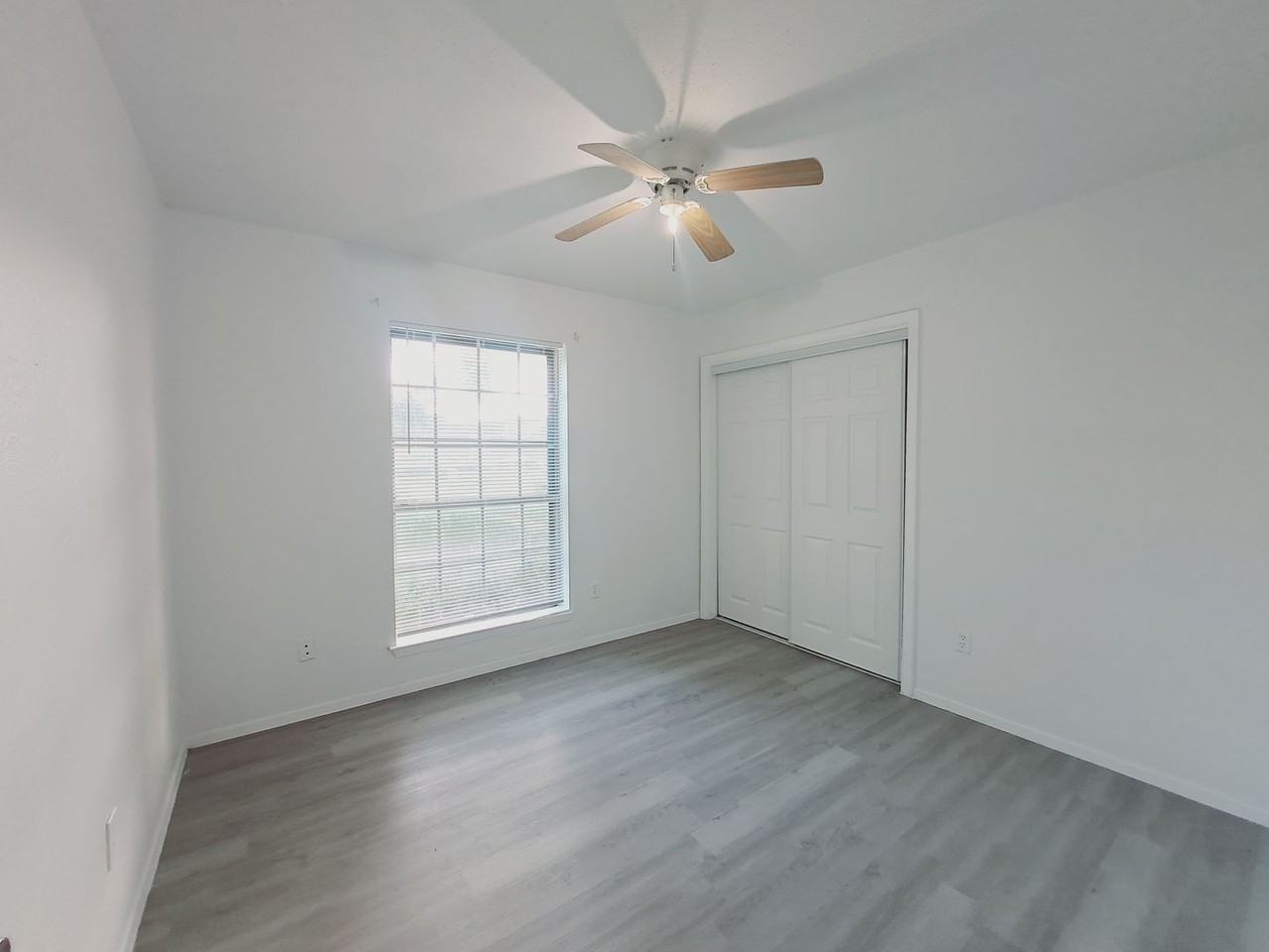 3517 Hillridge Dr - Photo 7 of 20