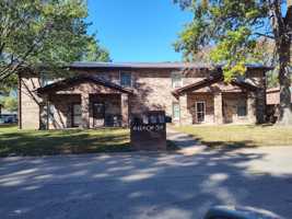 featured image of 605 Boxwood Dr