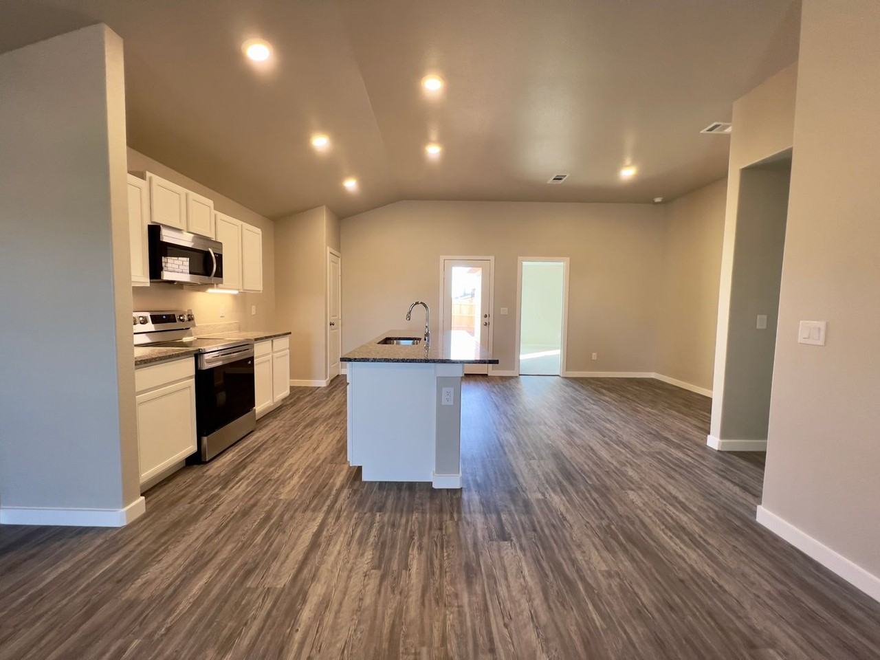 3214 Aberdeen Ave - Photo 6 of 19