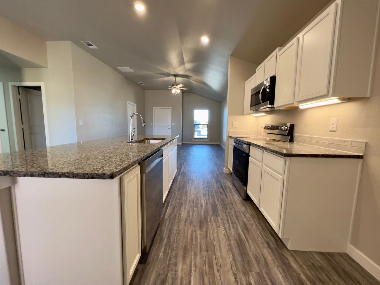 3214 Aberdeen Ave - Photo 7 of 19