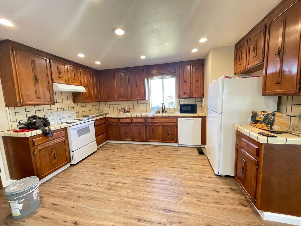 2264 Tudor Rd - Photo 3 of 12