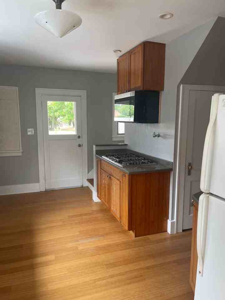 3935 Northeast 15th Avenue - Photo 5 of 19