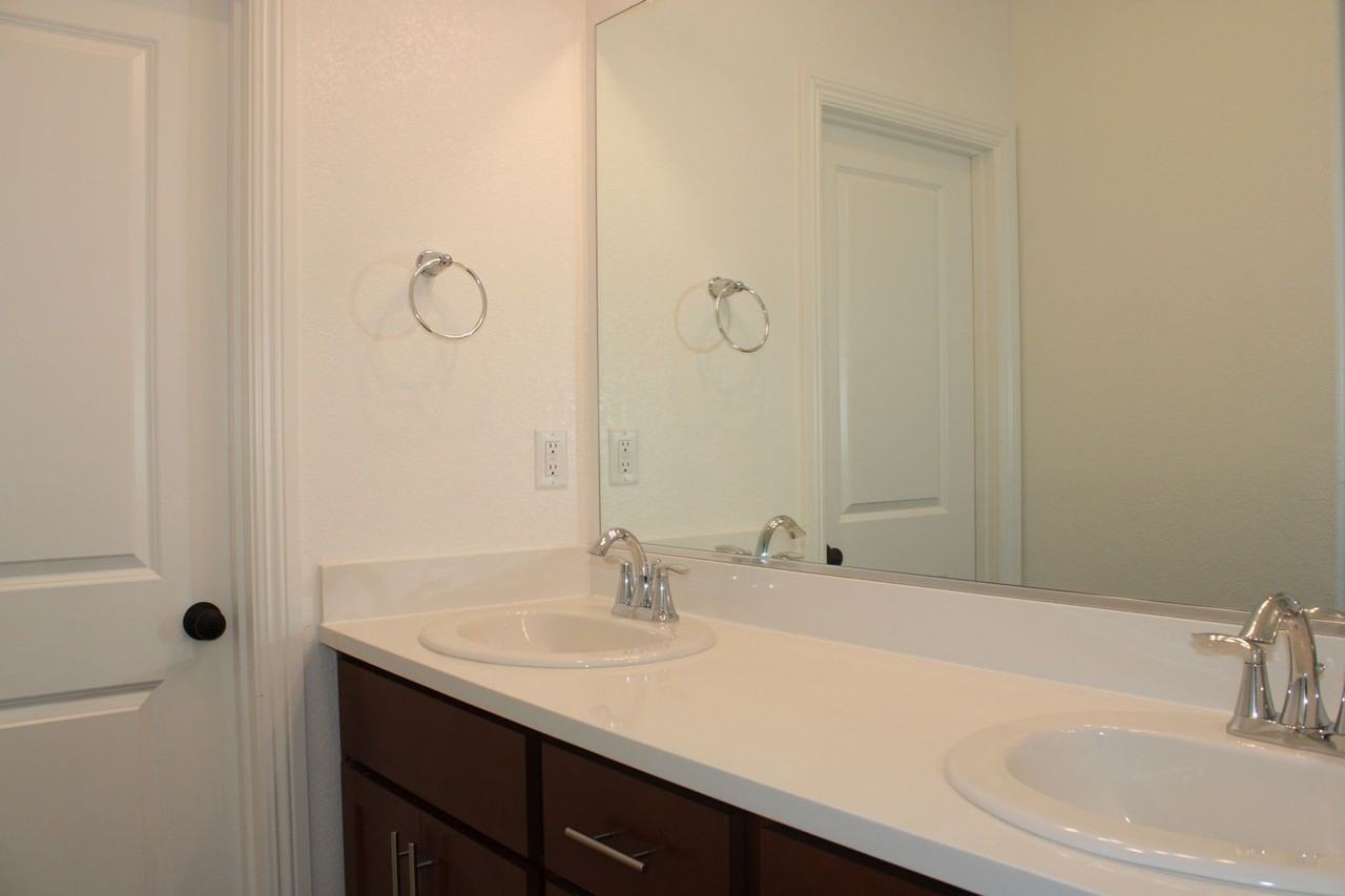 1345 Orchid Court - Photo 6 of 31