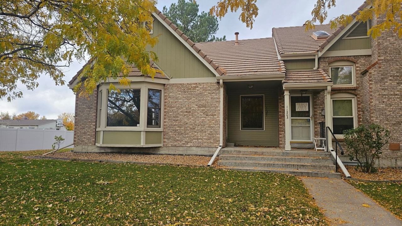 11201 Wyandot St - Photo 2 of 21