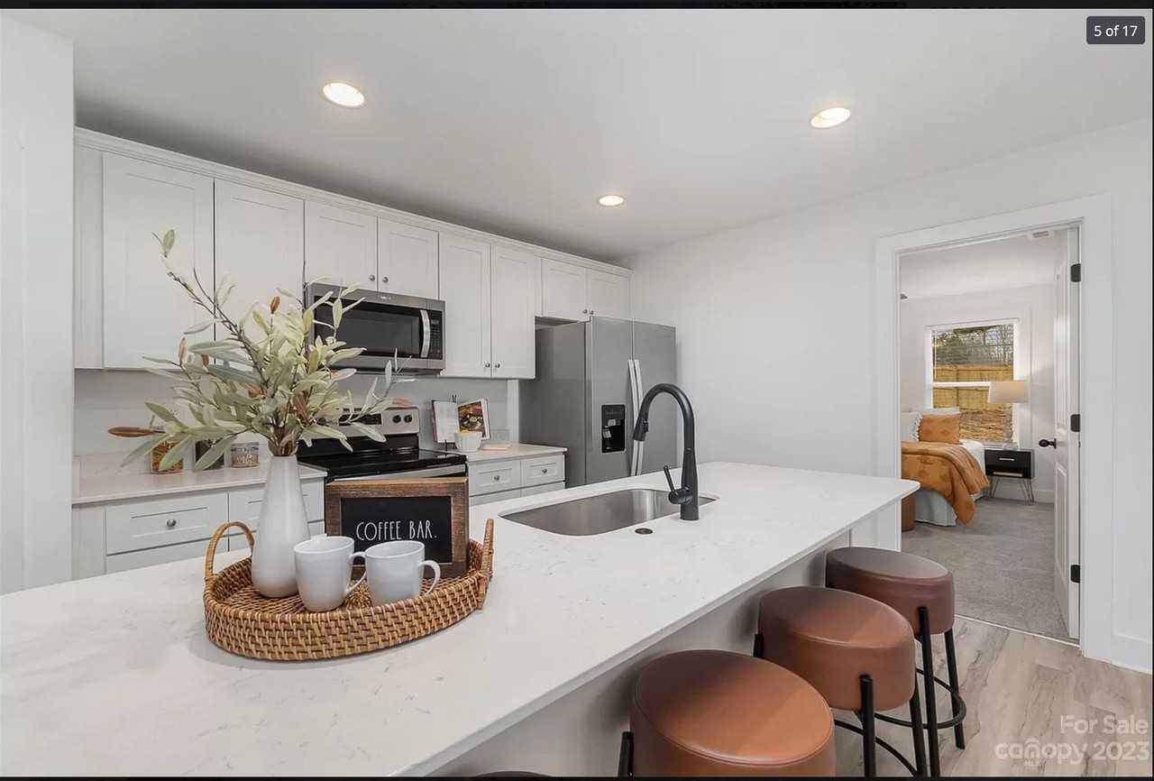 805 E Mills Dr - Photo 3 of 15