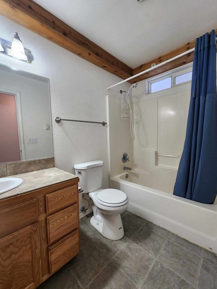 213 Sw 4th St - Photo 3 of 8