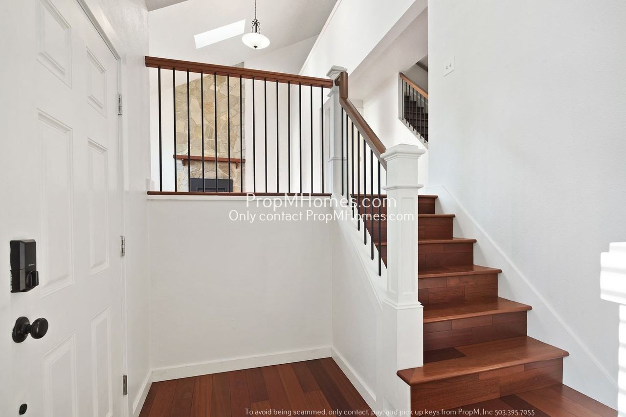 137 Kingsgate Rd - Photo 2 of 27