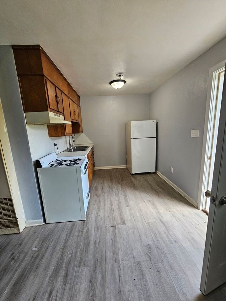 1811 Hall St - Photo 2 of 6