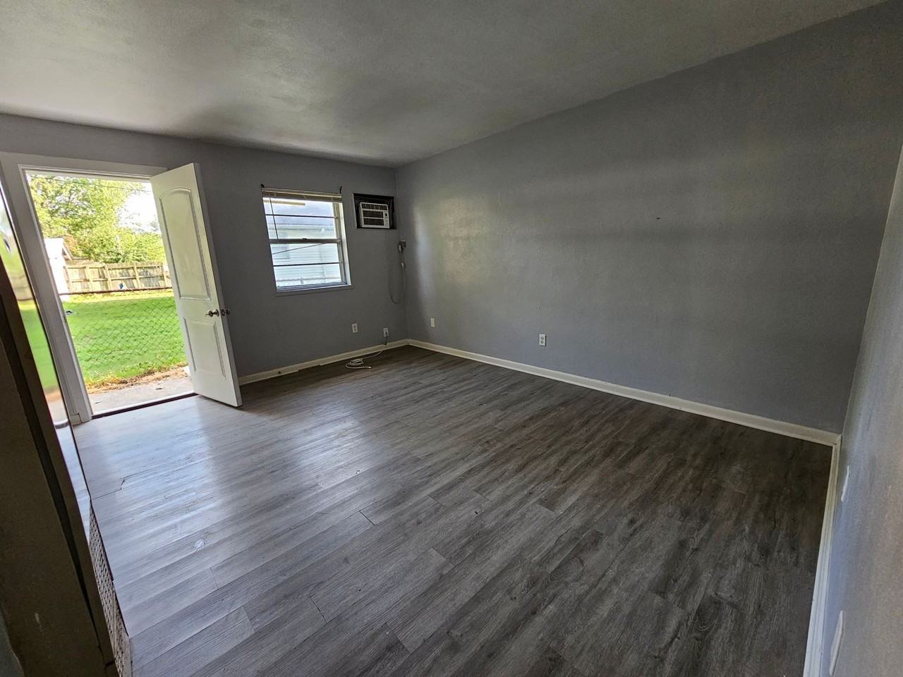 1811 Hall St - Photo 4 of 6