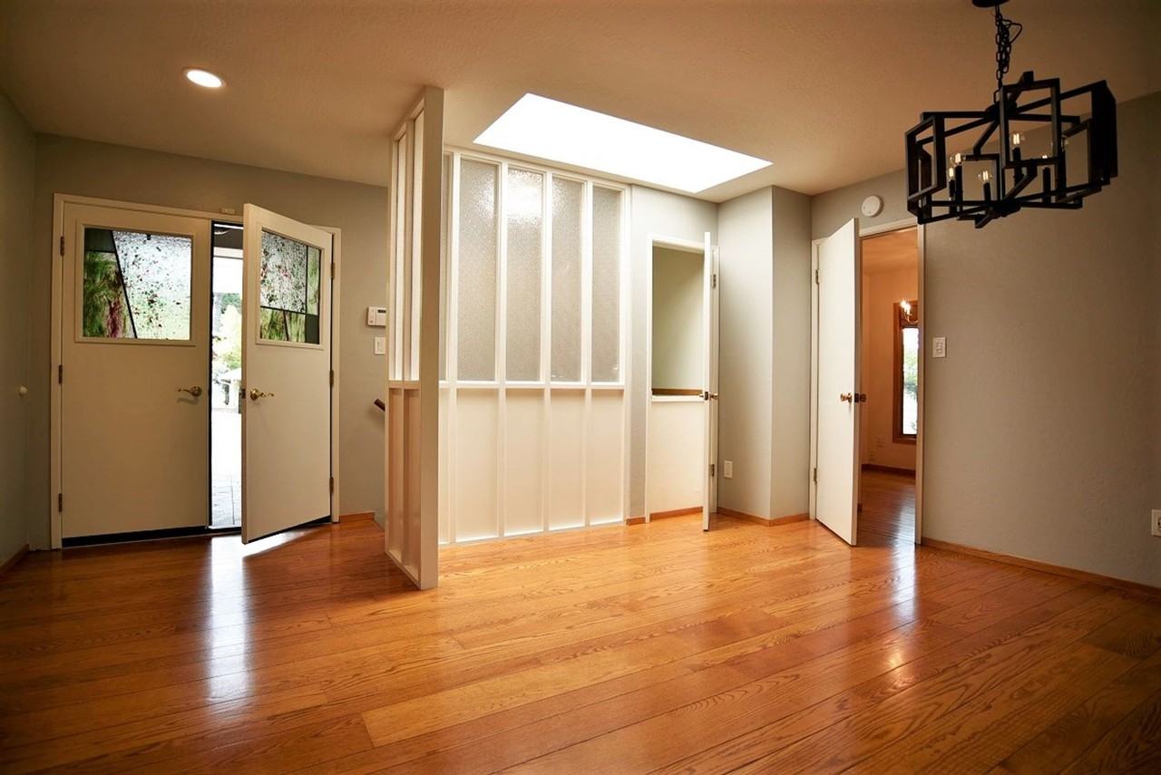 6780 Evergreen Ave - Photo 3 of 31