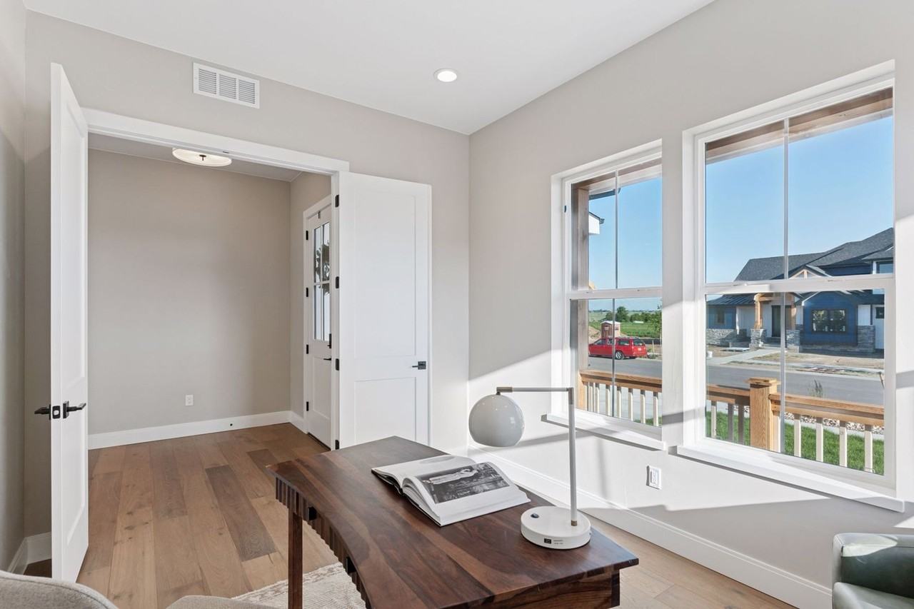 1426 Swan Peter Dr - Photo 7 of 50