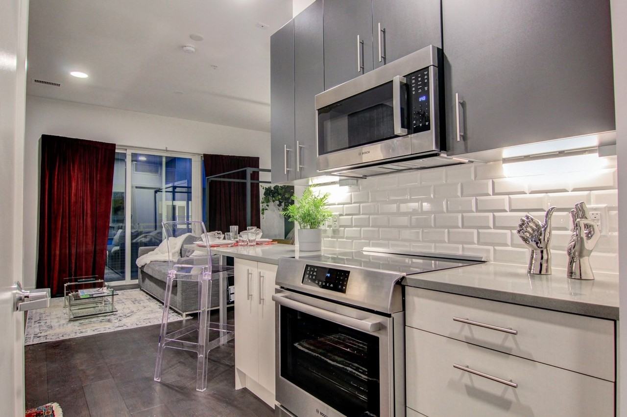 2550 Lawrence St - Photo 2 of 16