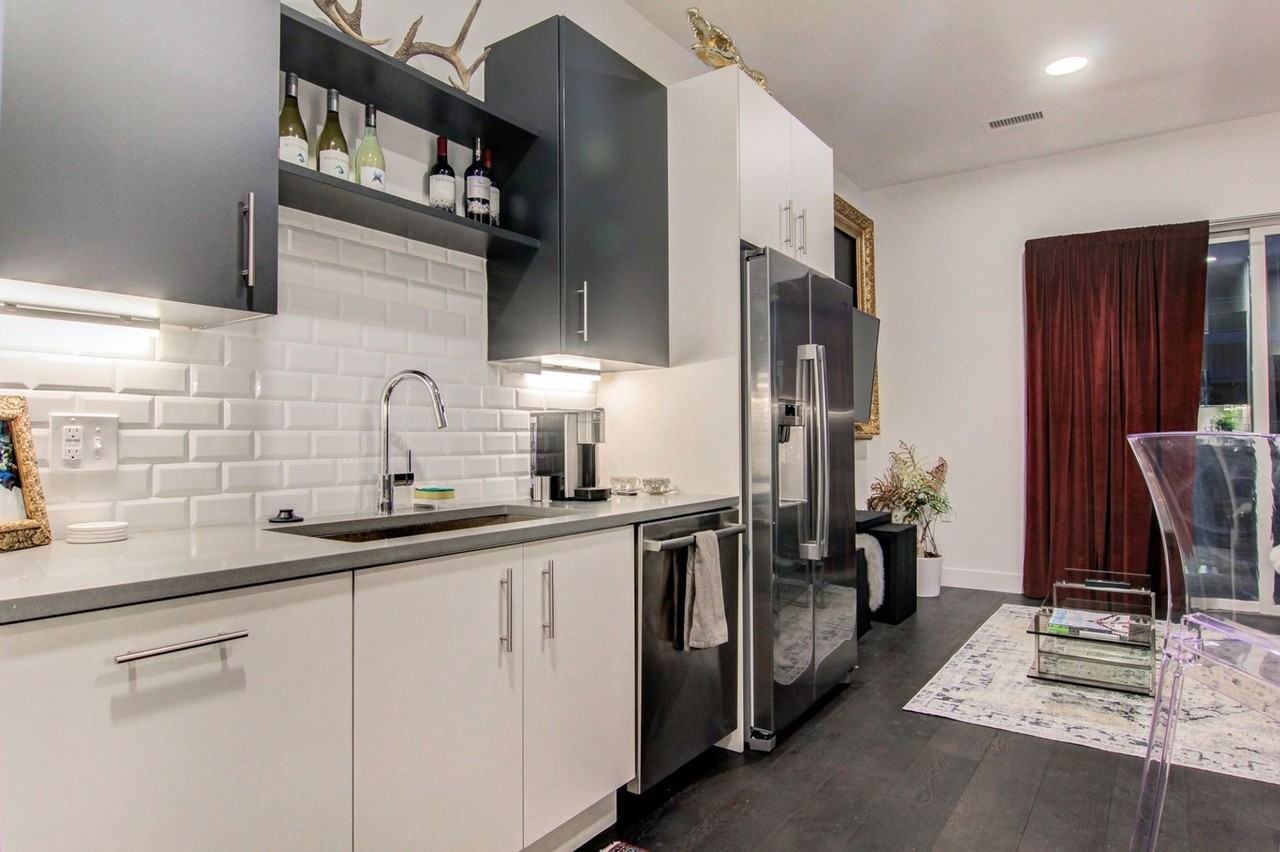 2550 Lawrence St - Photo 4 of 16