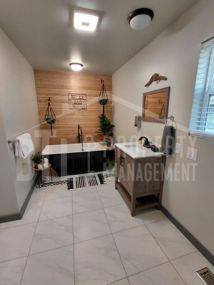 510 Chisholm Trl - Photo 2 of 18