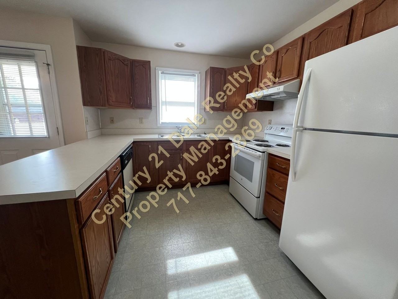 2922 Village Square Dr - Photo 3 of 19