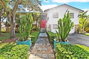 featured image of 19831 Sw 81st Ct