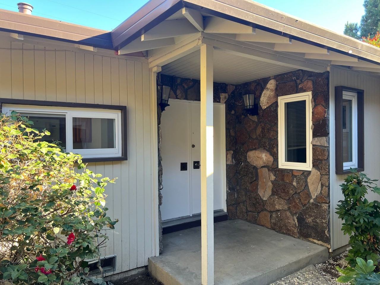 1265 W Washington Ave - Photo 2 of 14