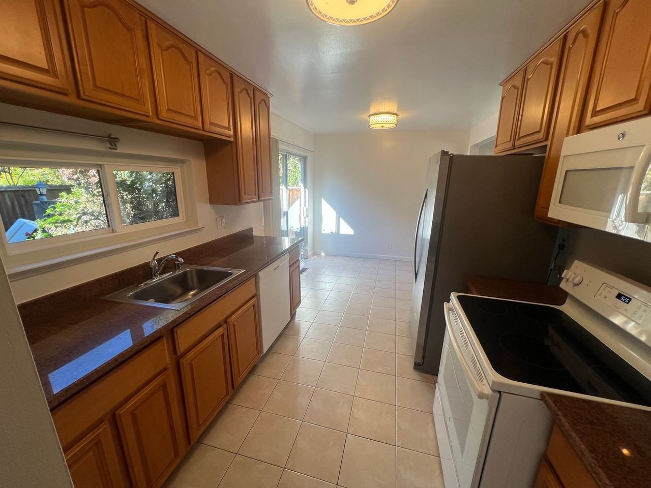 1265 W Washington Ave - Photo 4 of 14