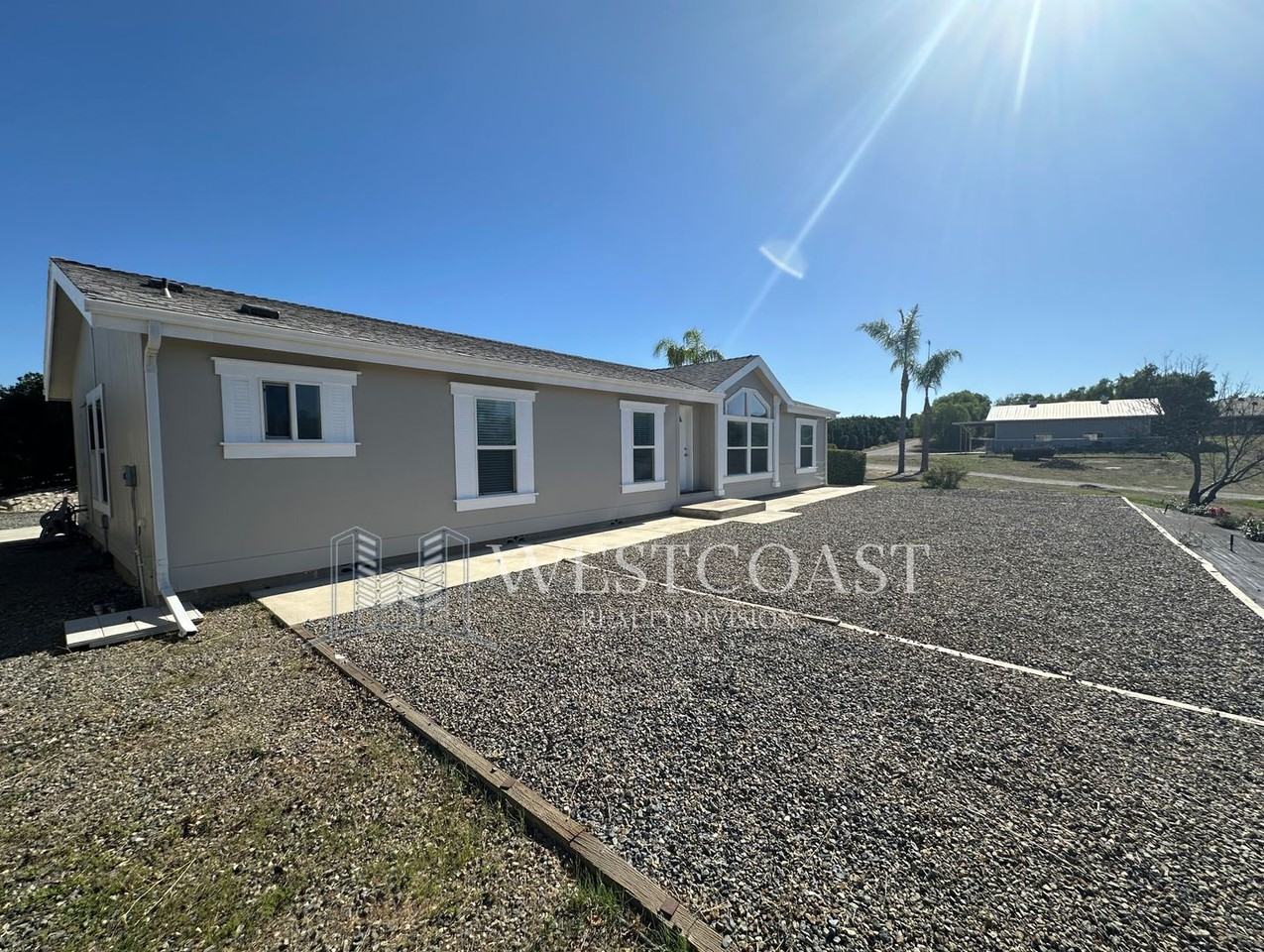 41644 Valencia Way - Photo 3 of 29