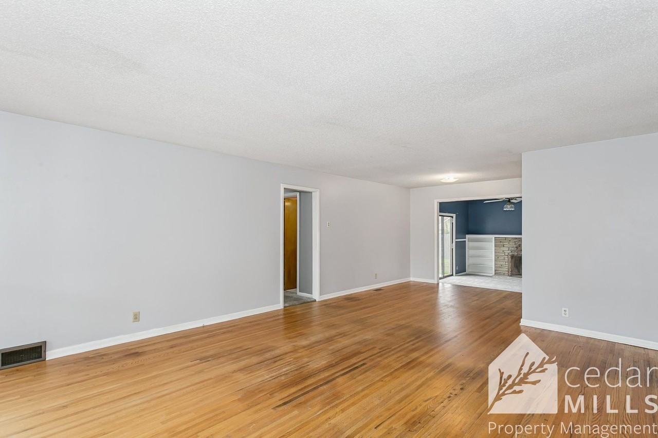 2617 West 24th Street North - Photo 3 of 13