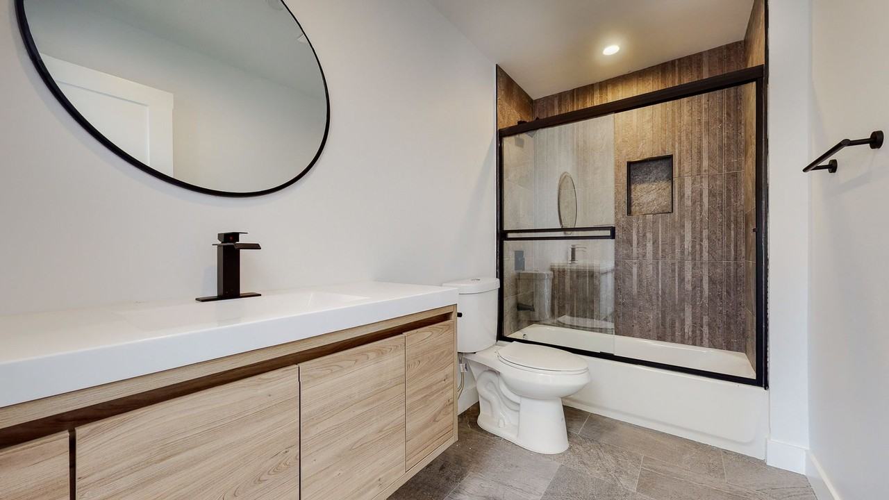 1435 S Westmoreland Ave - Photo 4 of 21
