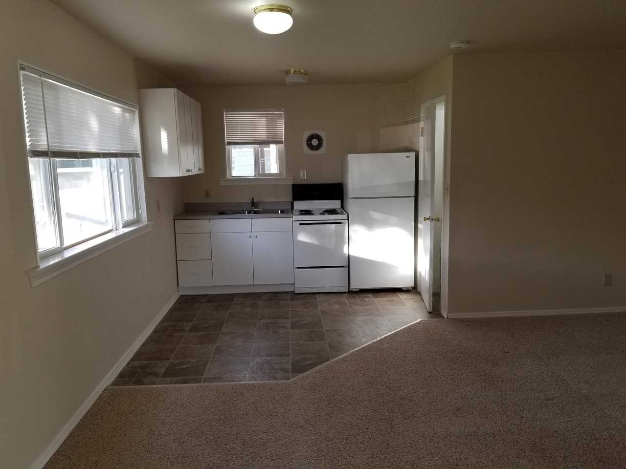 114 W. Cedar St/Gateway Apts - Photo 2 of 9