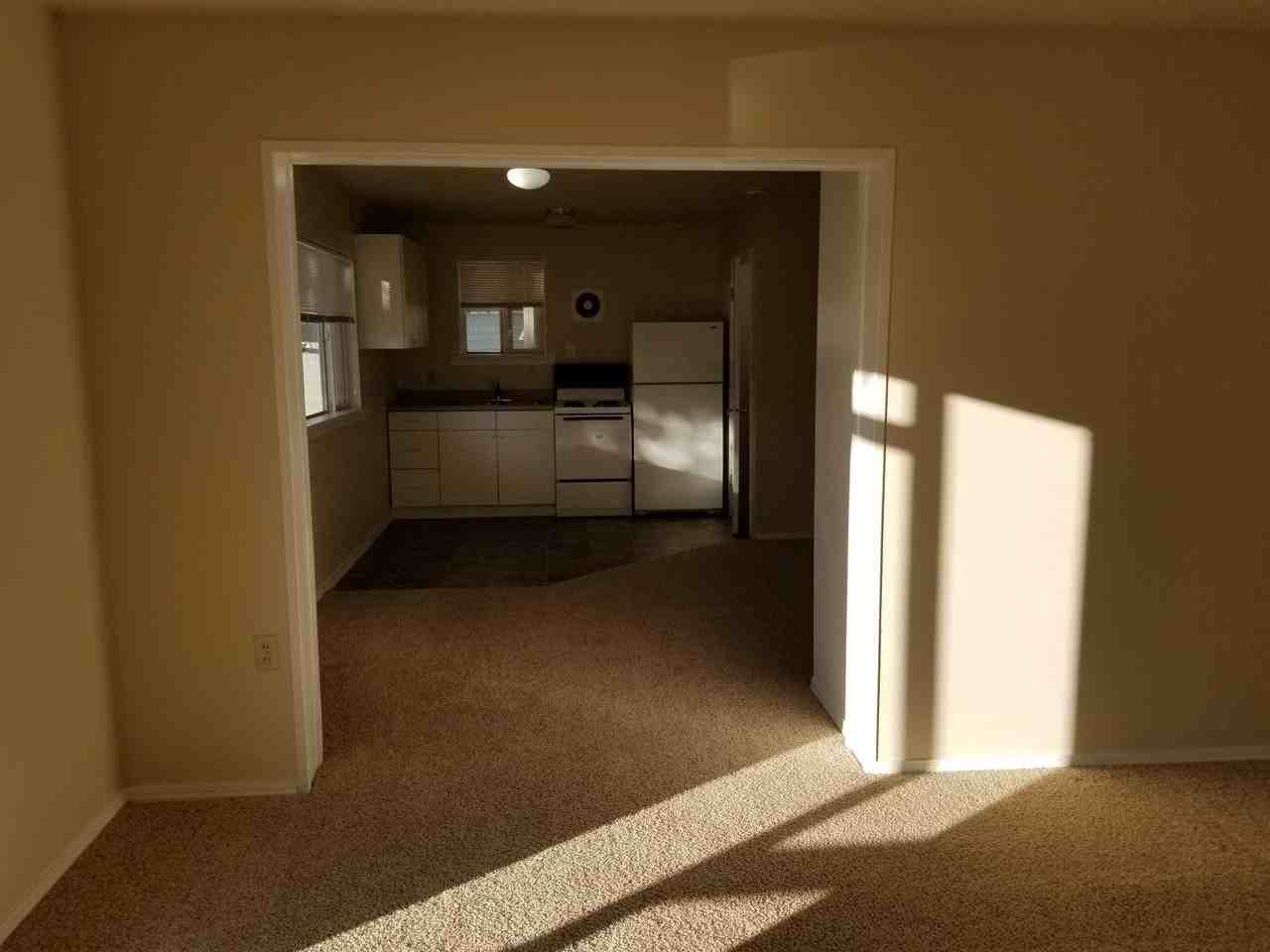 114 W. Cedar St/Gateway Apts - Photo 3 of 9