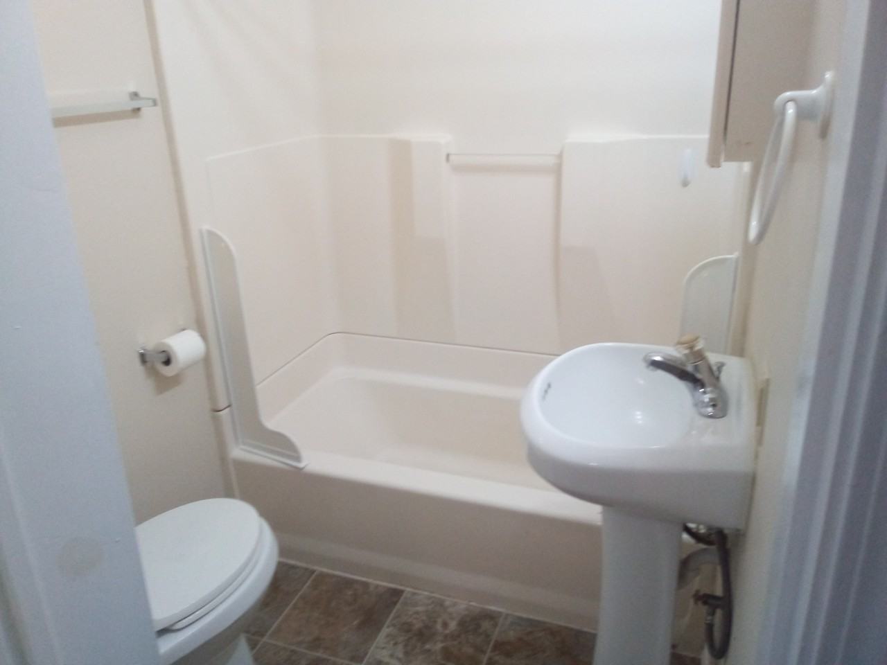 114 W. Cedar St/Gateway Apts - Photo 6 of 9