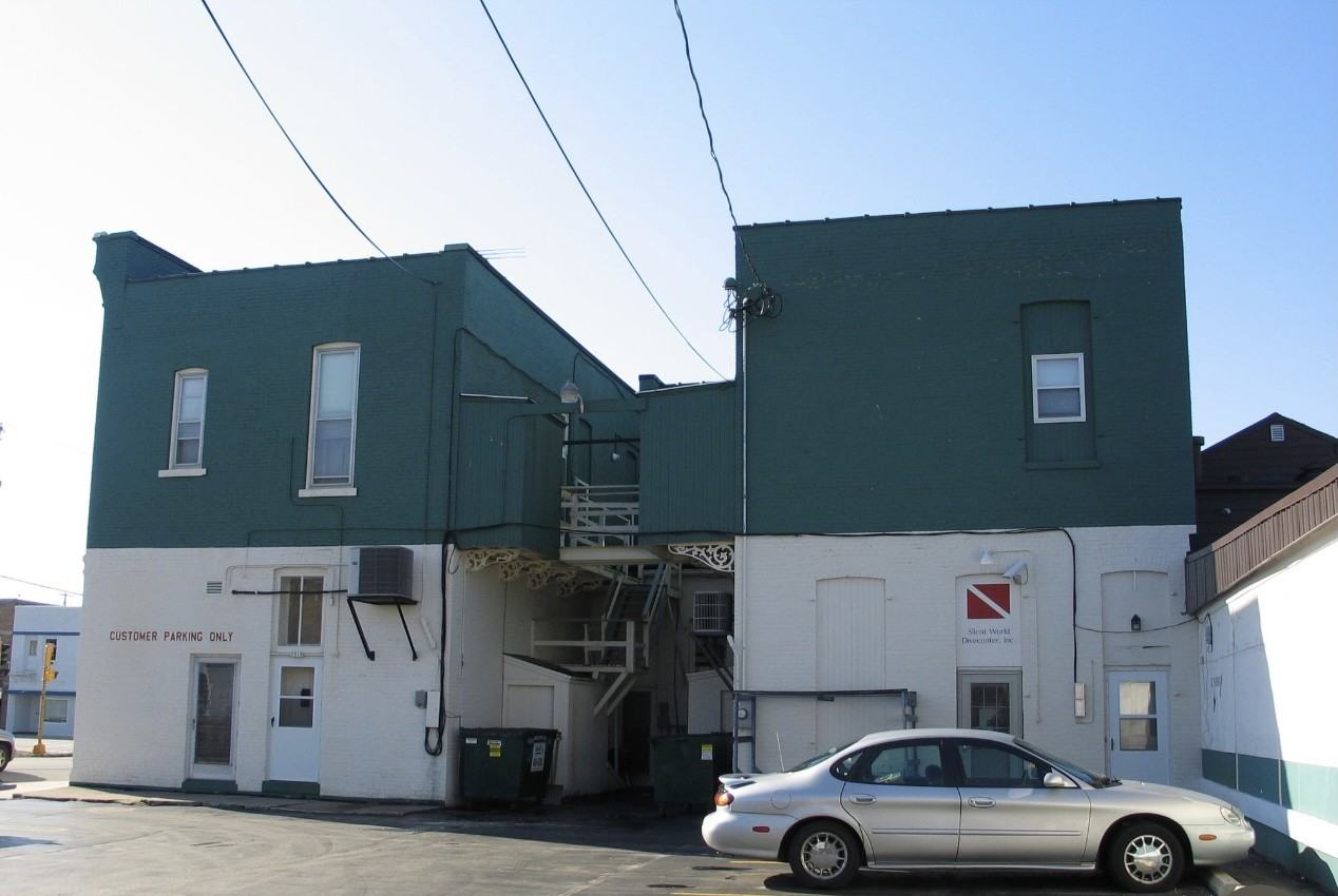 902 Michigan Ave - Photo 2 of 13