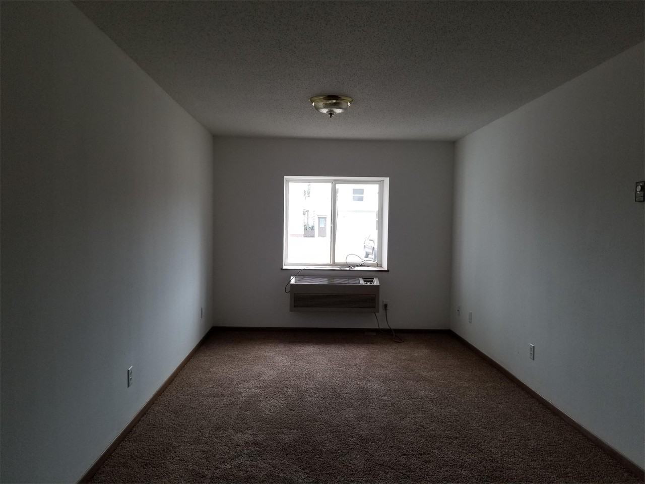 EJ Manor Appartments - Photo 2 of 10