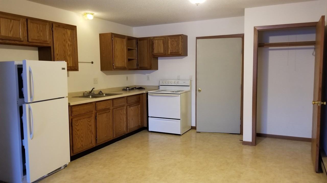 EJ Manor Appartments - Photo 6 of 10