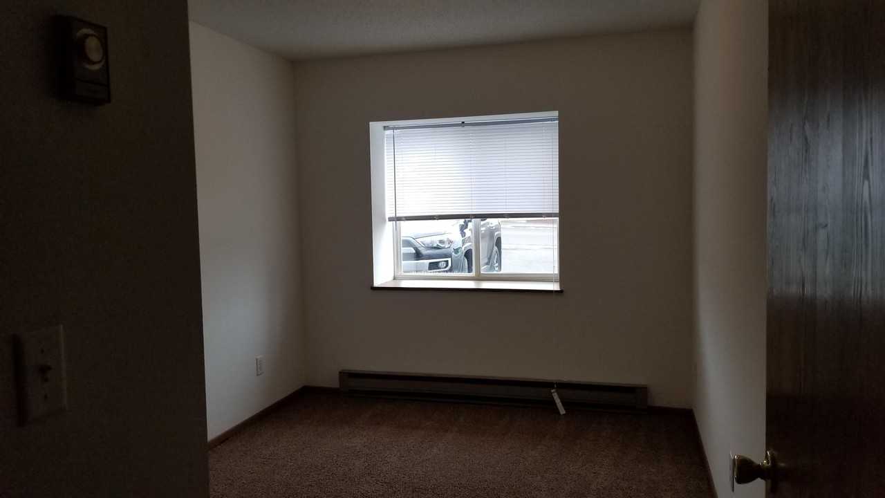 EJ Manor Appartments - Photo 7 of 10