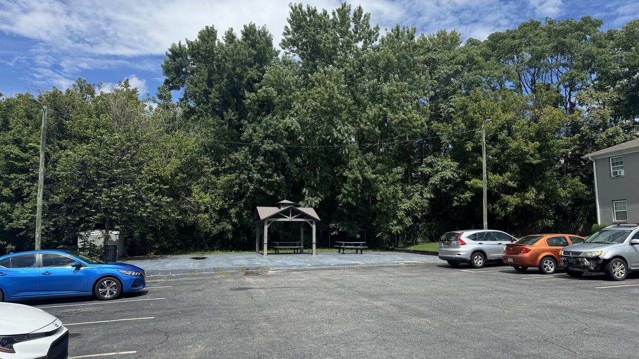 1410 Brewer Road - Photo 6 of 32