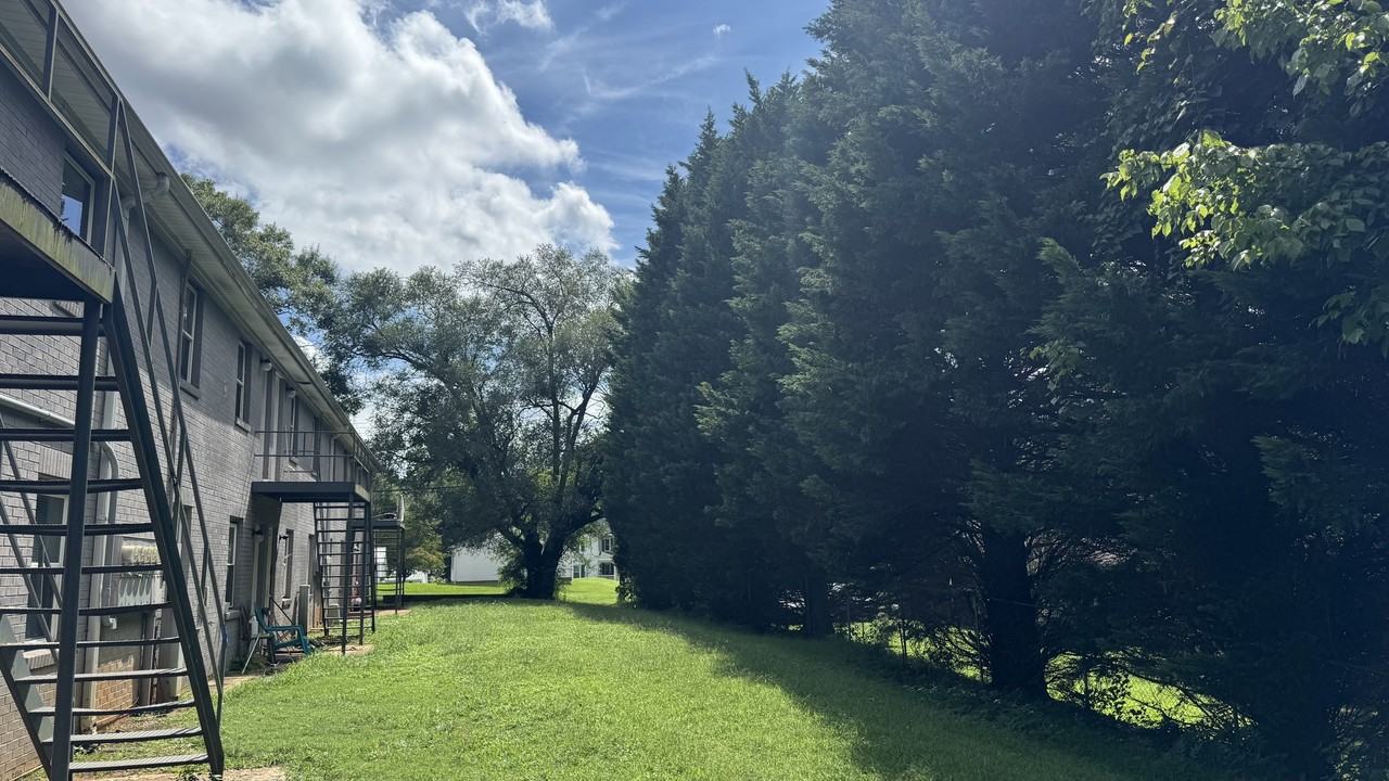 1410 Brewer Road - Photo 7 of 32