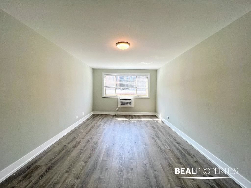 532 West Surf Street, Unit 1 - Photo 2 of 9