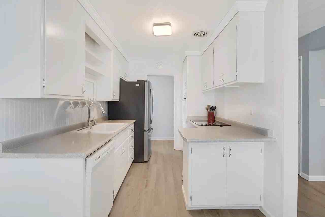 6364 Thomas Avenue - Photo 4 of 7