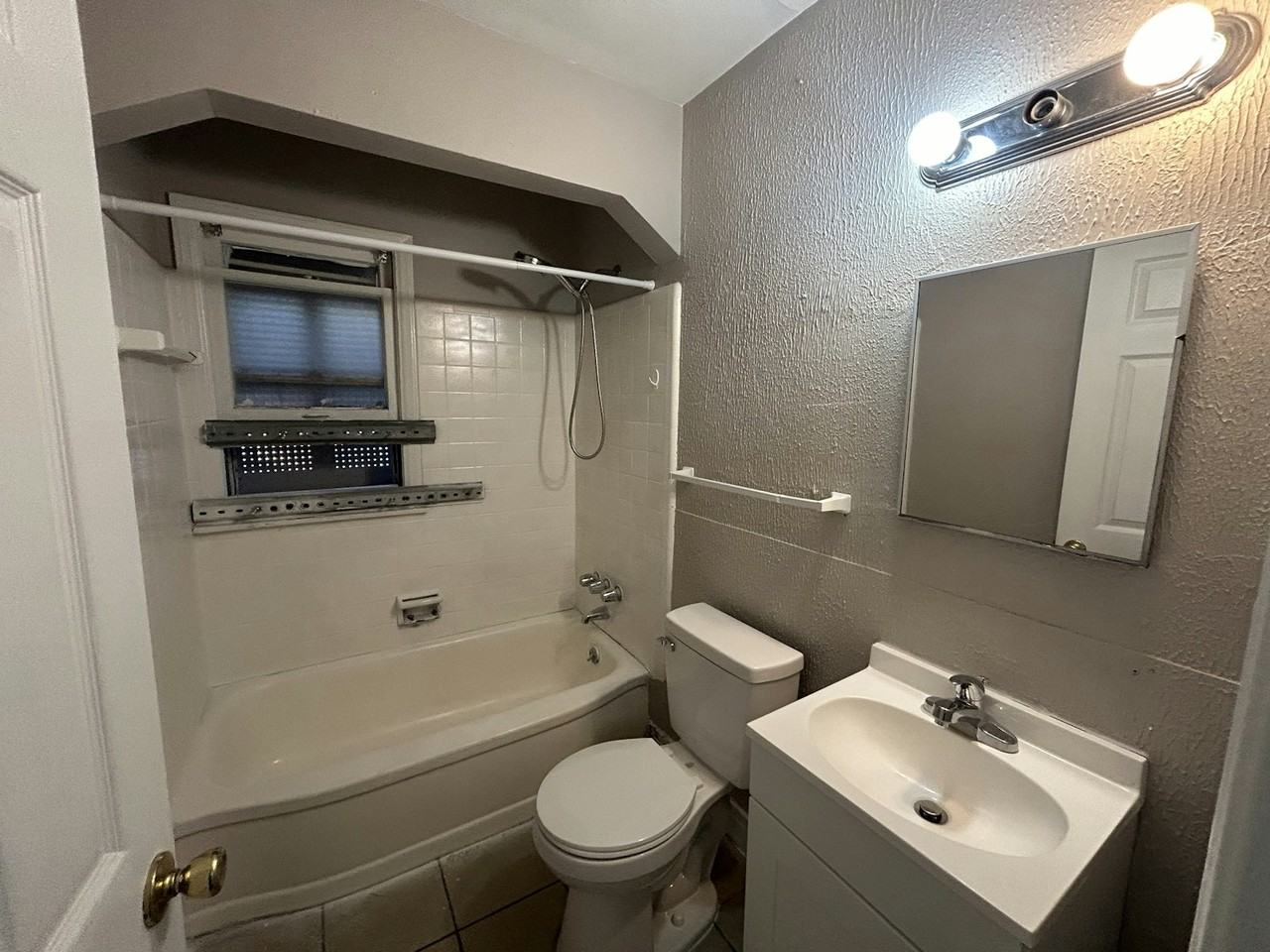 16544 Saint Marys Street - Photo 5 of 9