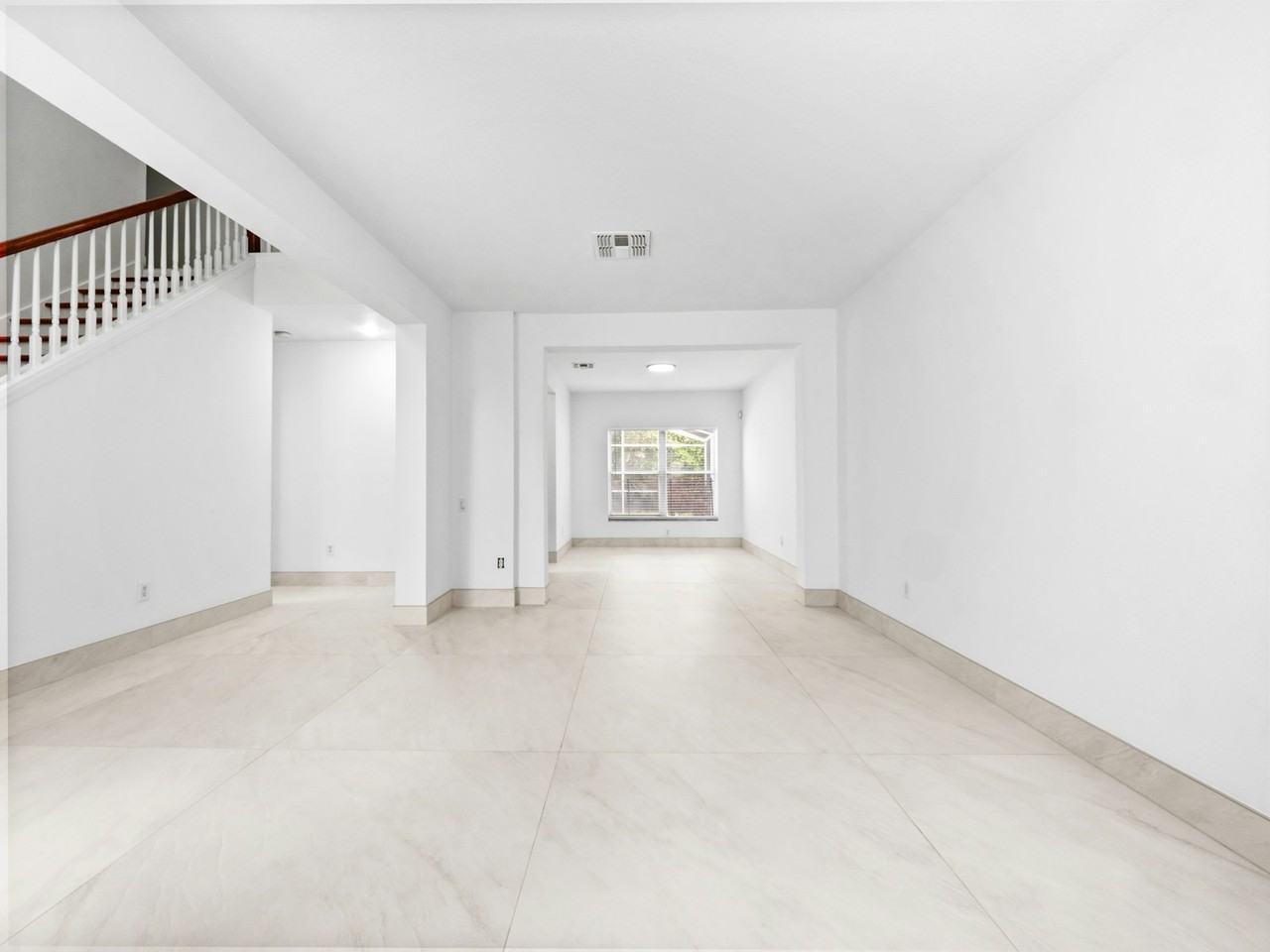 6457 Winder Oaks Boulevard - Photo 2 of 35