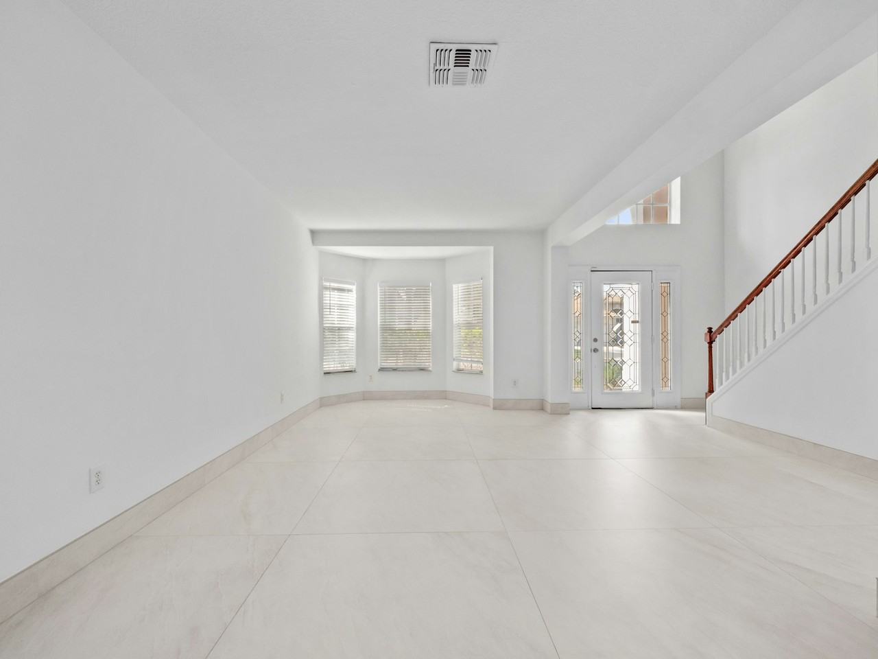 6457 Winder Oaks Boulevard - Photo 3 of 35